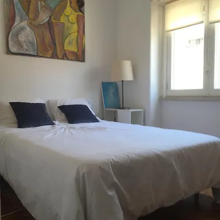 Eca Queiroz Apartamento *